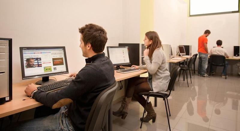 Apartament Residencia Estudiantes Onix Barcelona Zewnętrze zdjęcie